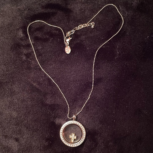 Origami Owl Silver-tone Medium Round Rhinestone Screw locket & Gold-tone cross - Picture 3 of 9